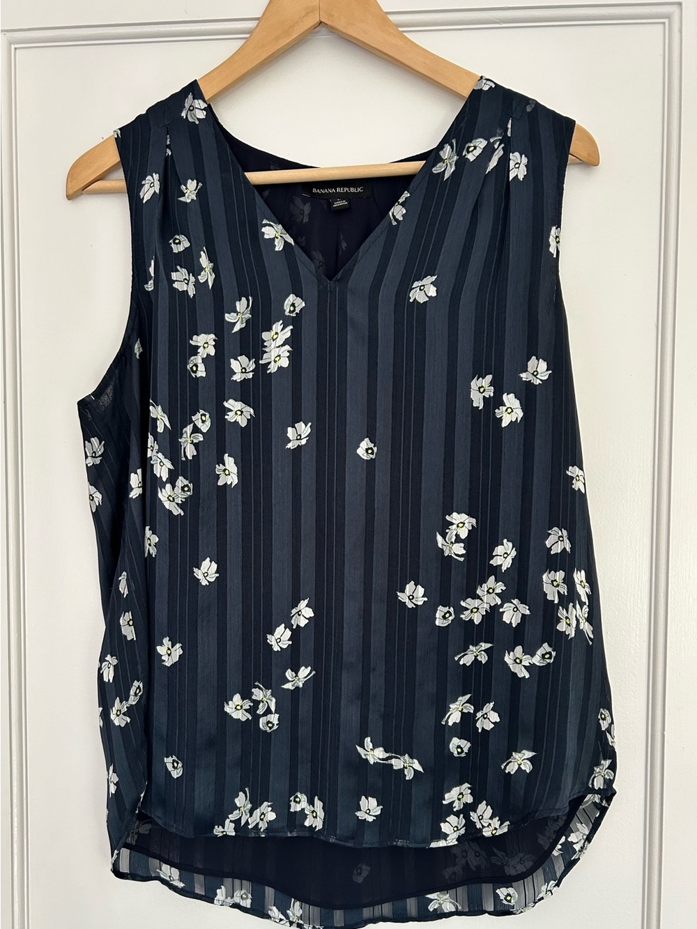 Banana Republic Navy Floral Stripe Sleeveless V-Neck Camisole Top Petite Large